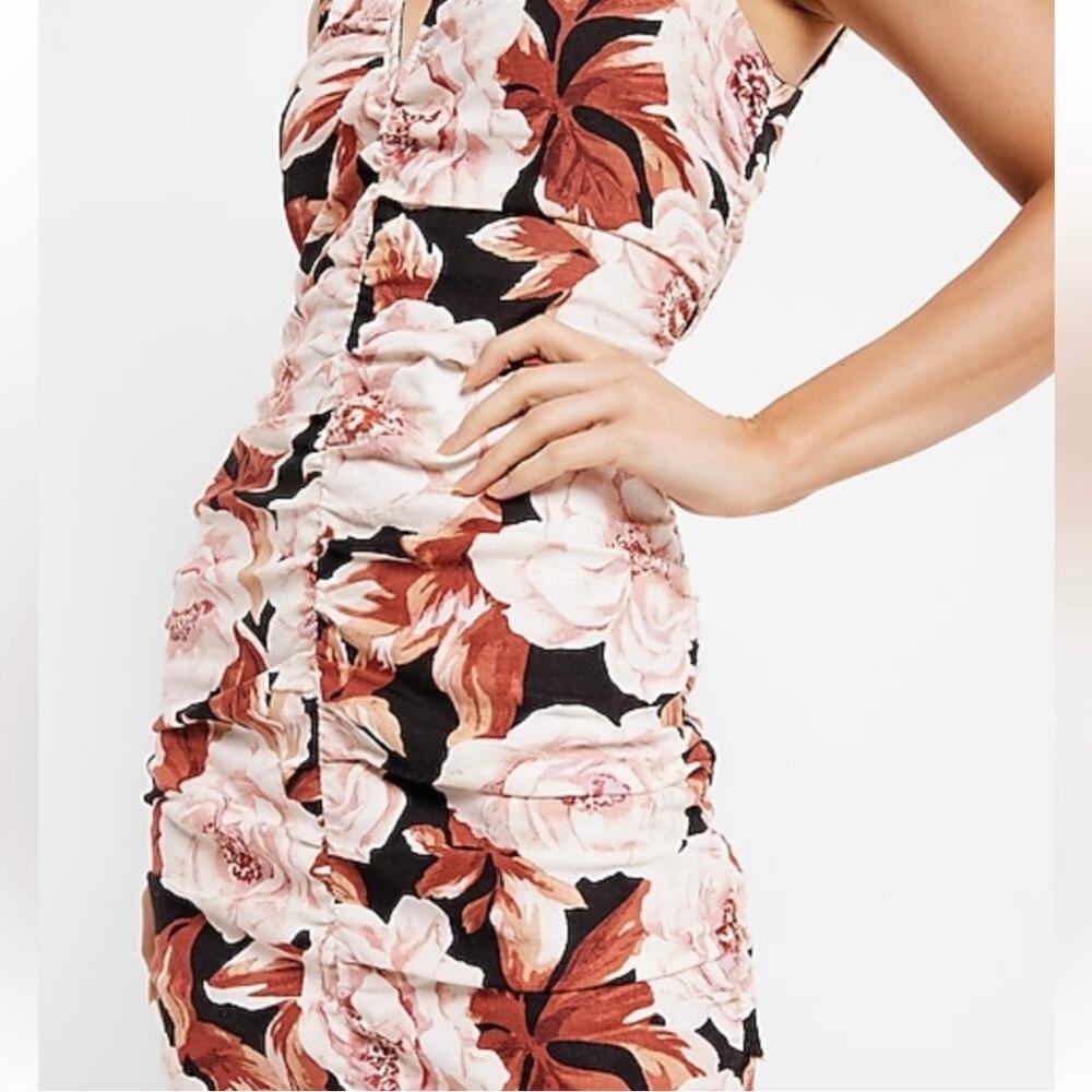 NWT Express Brown/Pink Floral Ruched Mini Dress Size XS Linen Blend Scoop Neck - Picture 3 of 13